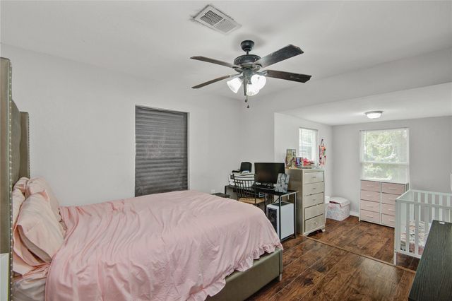 1011 11th Street N, Texas City, TX 77590