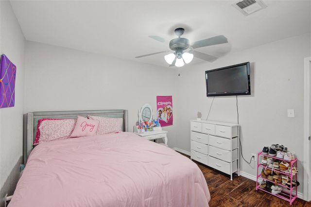 1011 11th Street N, Texas City, TX 77590