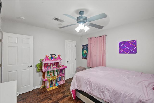 1011 11th Street N, Texas City, TX 77590