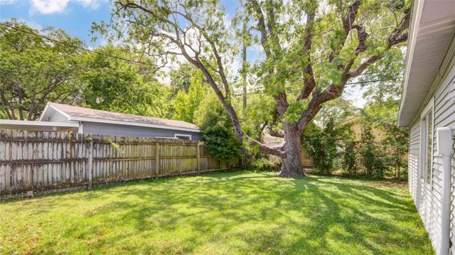 1011 11th Street N, Texas City, TX 77590