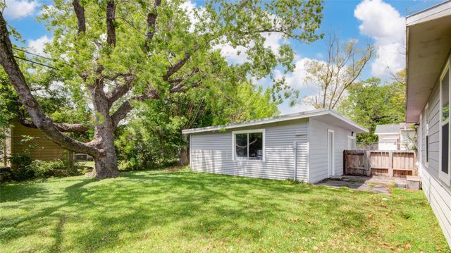 1011 11th Street N, Texas City, TX 77590