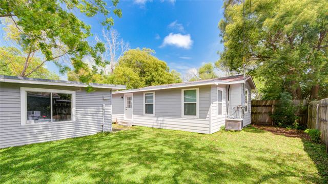 1011 11th Street N, Texas City, TX 77590