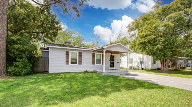1011 11th Street N, Texas City, TX 77590