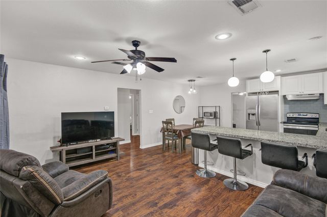 1011 11th Street N, Texas City, TX 77590