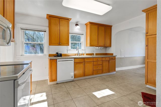 864 S Fife Street, Tacoma, WA 98405