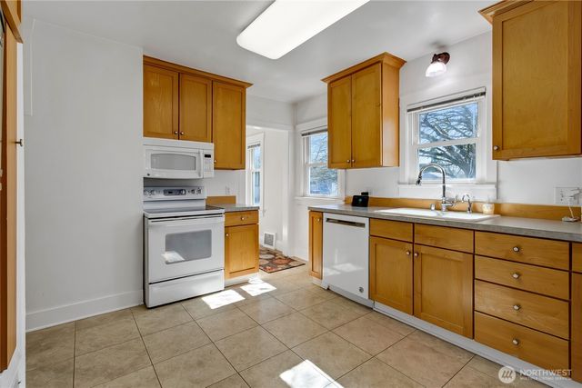 864 S Fife Street, Tacoma, WA 98405