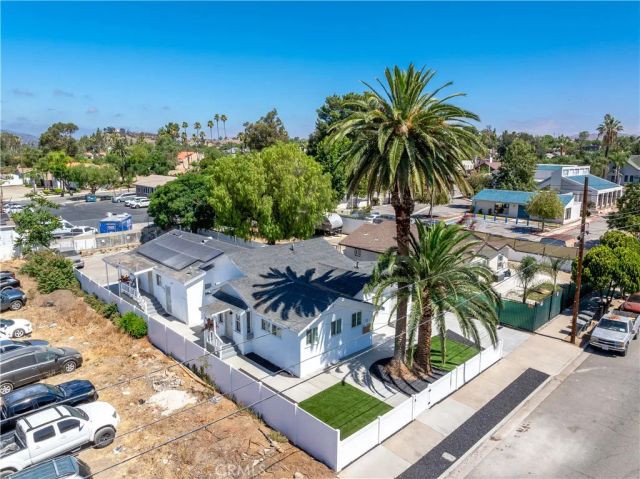 111 S South Lindsay Street, Lake Elsinore, CA 92530