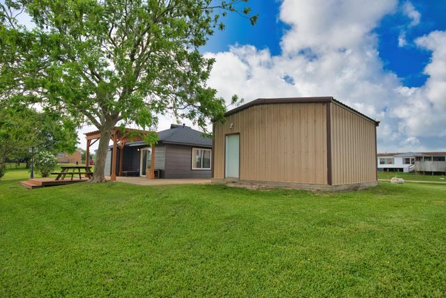 5131 County Road 868e, Brazoria, TX 77422
