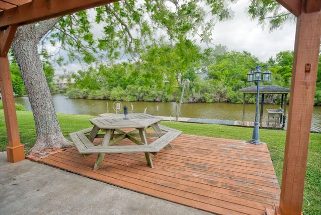 5131 County Road 868e, Brazoria, TX 77422