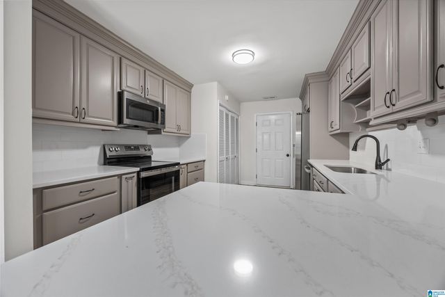 1006 EDWARDIAN WAY SW, Cullman, AL 35055