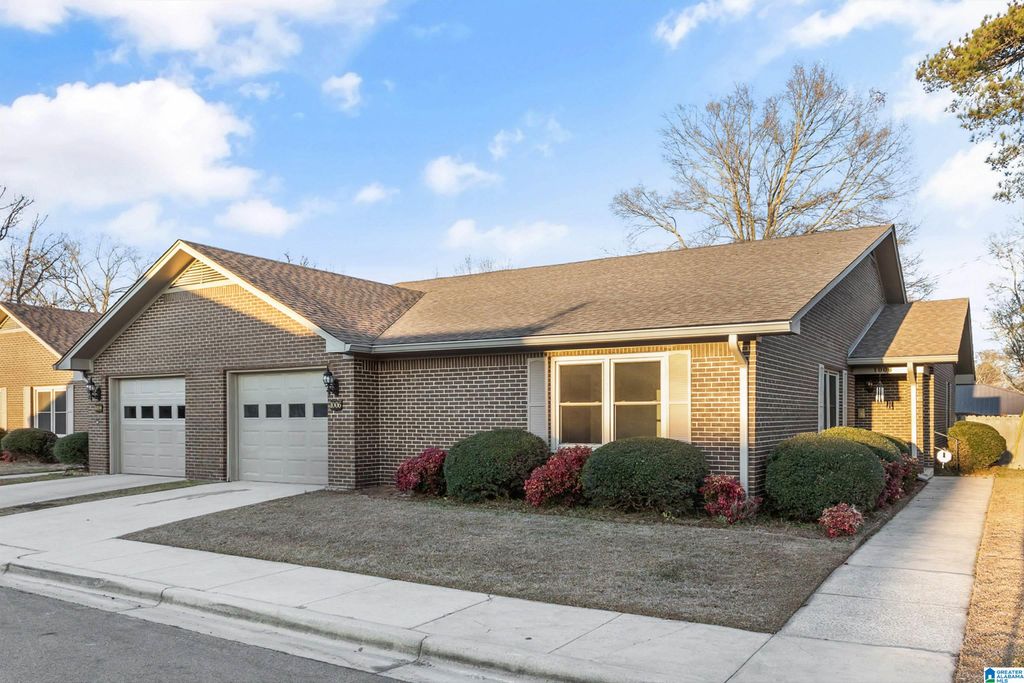 1006 EDWARDIAN WAY SW, Cullman, AL 35055