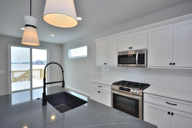 1021 Elderberry ROAD, Oconomowoc, WI 53066