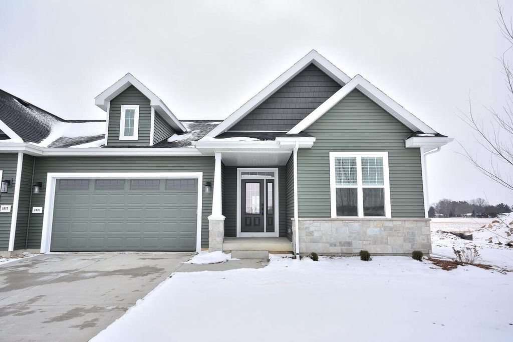 1021 Elderberry ROAD, Oconomowoc, WI 53066