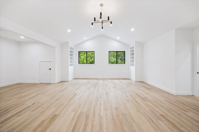 1201 Confederate Road, Houston, TX 77055