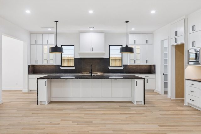 1201 Confederate Road, Houston, TX 77055