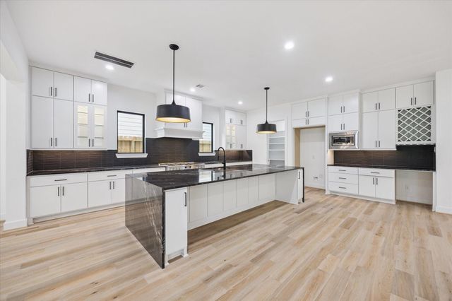 1201 Confederate Road, Houston, TX 77055