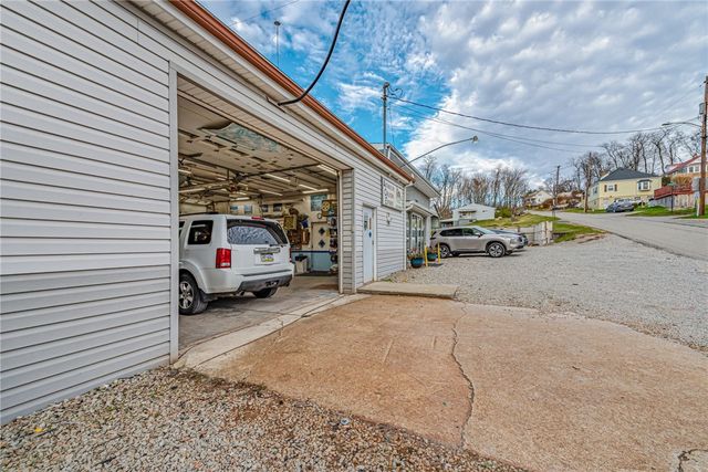 502 N Main St, Chartiers, PA 15342