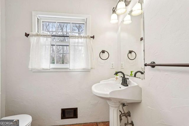 100 Westwood Drive NW, Marietta, GA 30064