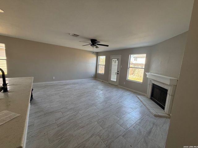 117 CREEKSIDE DR, Cibolo, TX 78108