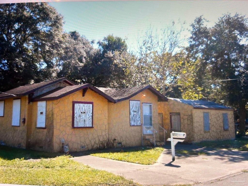 3026 N Roosevelt St, Pensacola, FL 32503