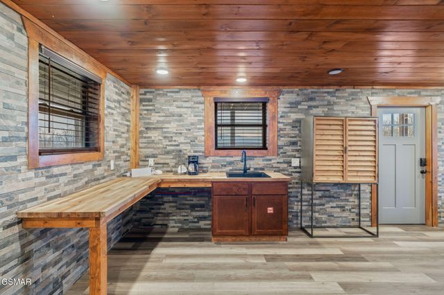 2138 Kerr Road, Sevierville, TN 37876