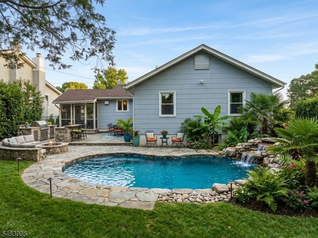 43 Chesapeake Ave, Parsippany-troy Hills Twp., NJ 07034