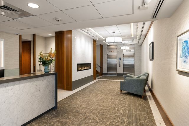 8 Whittier Pl 14F, Boston, MA 02114