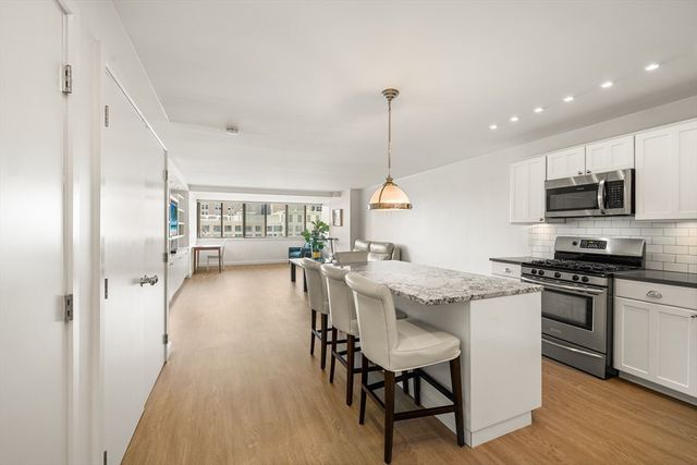 8 Whittier Pl 14F, Boston, MA 02114
