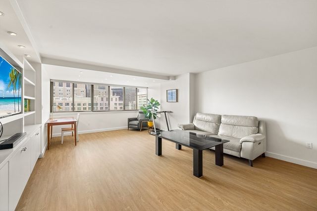 8 Whittier Pl 14F, Boston, MA 02114