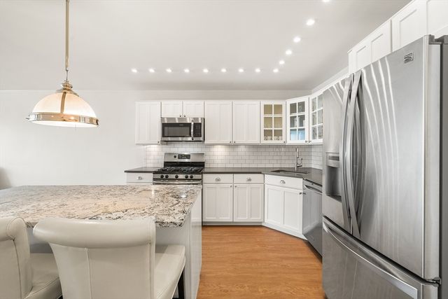 8 Whittier Pl 14F, Boston, MA 02114