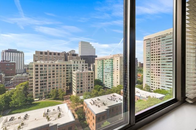 8 Whittier Pl 14F, Boston, MA 02114