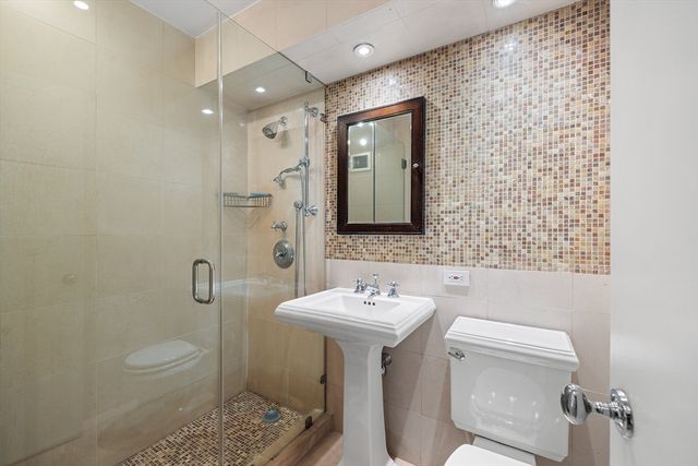 8 Whittier Pl 14F, Boston, MA 02114
