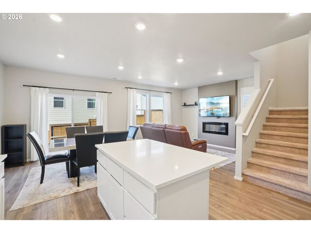 3737 Sw REDFERN Ave, Gresham, OR 97080