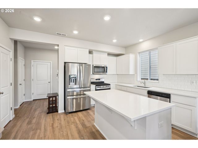 3737 Sw REDFERN Ave, Gresham, OR 97080