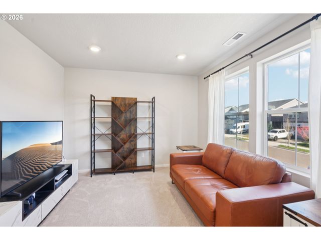 3737 Sw REDFERN Ave, Gresham, OR 97080