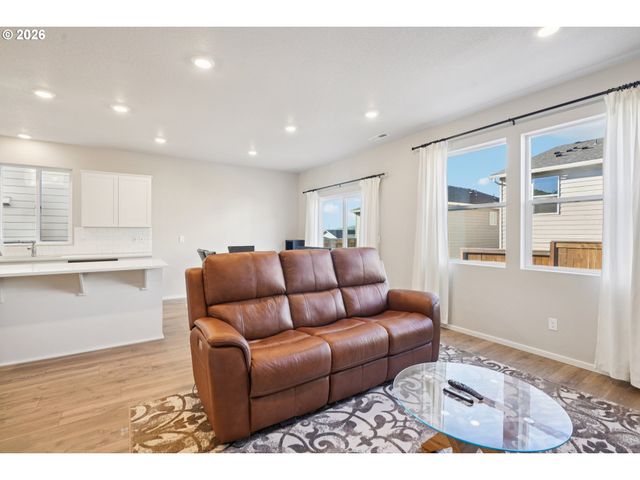 3737 Sw REDFERN Ave, Gresham, OR 97080