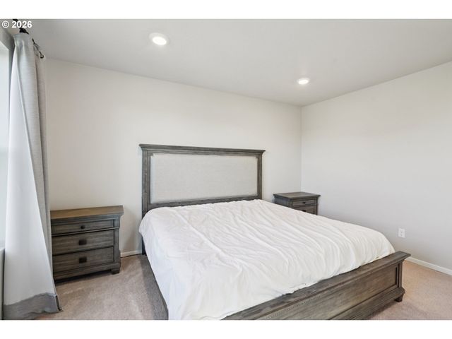 3737 Sw REDFERN Ave, Gresham, OR 97080