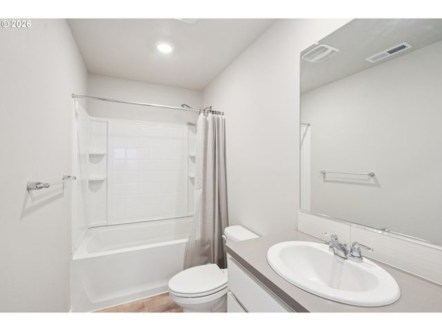 3737 Sw REDFERN Ave, Gresham, OR 97080