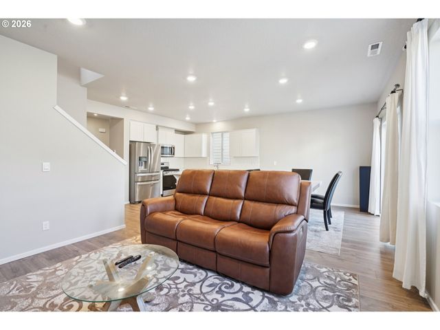 3737 Sw REDFERN Ave, Gresham, OR 97080