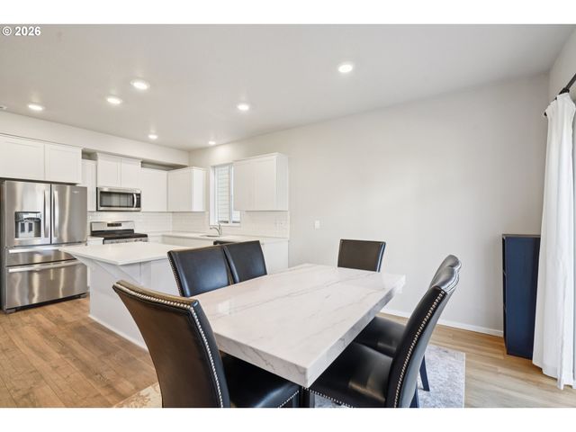 3737 Sw REDFERN Ave, Gresham, OR 97080