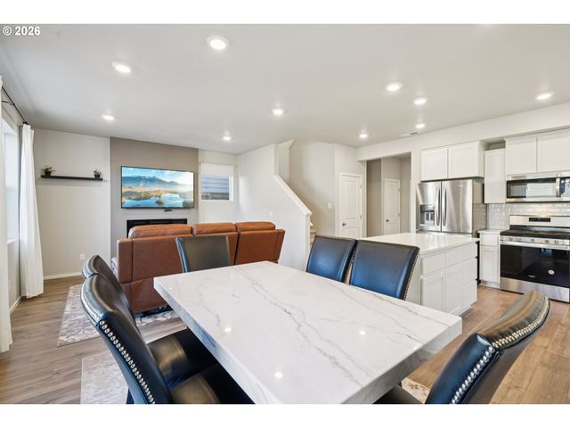 3737 Sw REDFERN Ave, Gresham, OR 97080