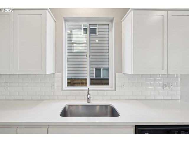 3737 Sw REDFERN Ave, Gresham, OR 97080