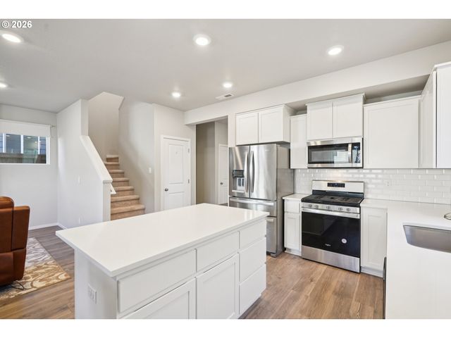 3737 Sw REDFERN Ave, Gresham, OR 97080