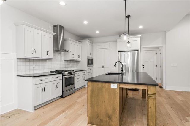 819 Old Paint Road, Raymore, MO 64083