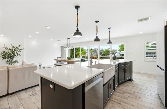 16 Sunview BLVD, Fort Myers Beach, FL 33931