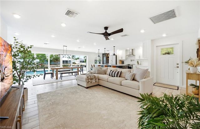 16 Sunview BLVD, Fort Myers Beach, FL 33931