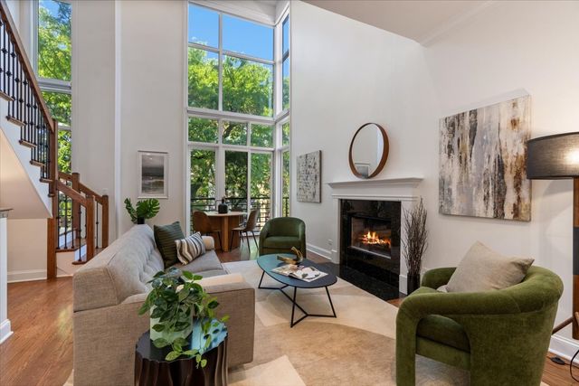 1525 N Wood Street 2, Chicago, IL 60622