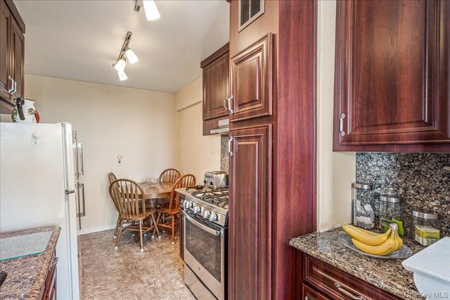 151-05 Cross Island Parkway 6C, Whitestone, NY 11357