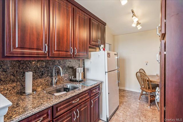 151-05 Cross Island Parkway 6C, Whitestone, NY 11357