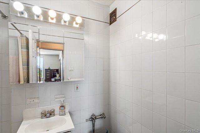 151-05 Cross Island Parkway 6C, Whitestone, NY 11357